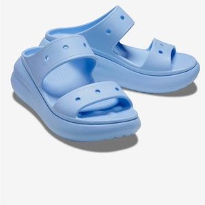 CROCS 🐊CRUSH 😻SANDAL BLUE 🌊 NWT 8 SIZE WOMENS SIZE 6 MENS NEVER WORN!!! 🤩